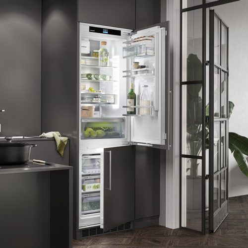 Установка встраиваемого бытового холодильника/морозильника